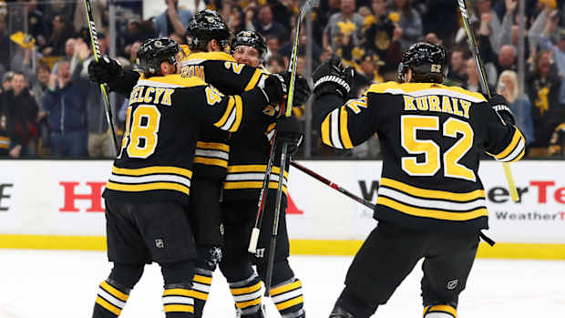 sean-kuraly-bruins-maple-leads-nhl-playoffs.jpg